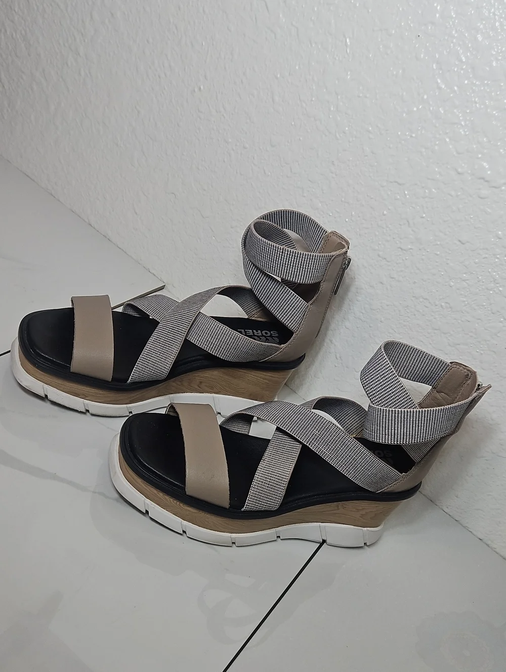 Sorel Joanie II Ankle Strap Wedge Sandals Taupe Beige Leather Size 7.5